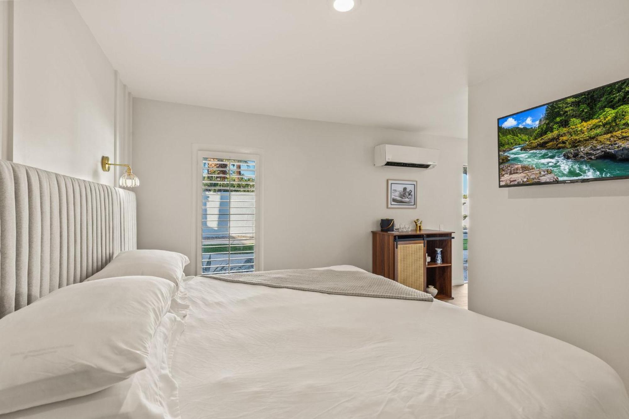 Casa Oliver Hotel & Resort - A Men'S Clothing Optional Resort In Palm Springs Exterior photo