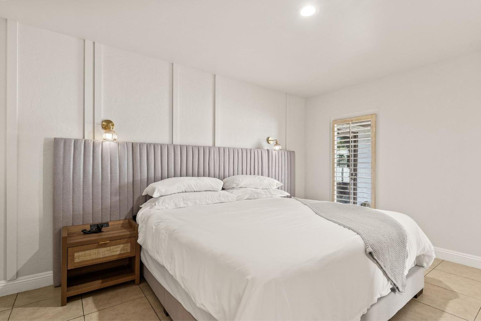 Casa Oliver Hotel & Resort - A Men'S Clothing Optional Resort In Palm Springs Exterior photo