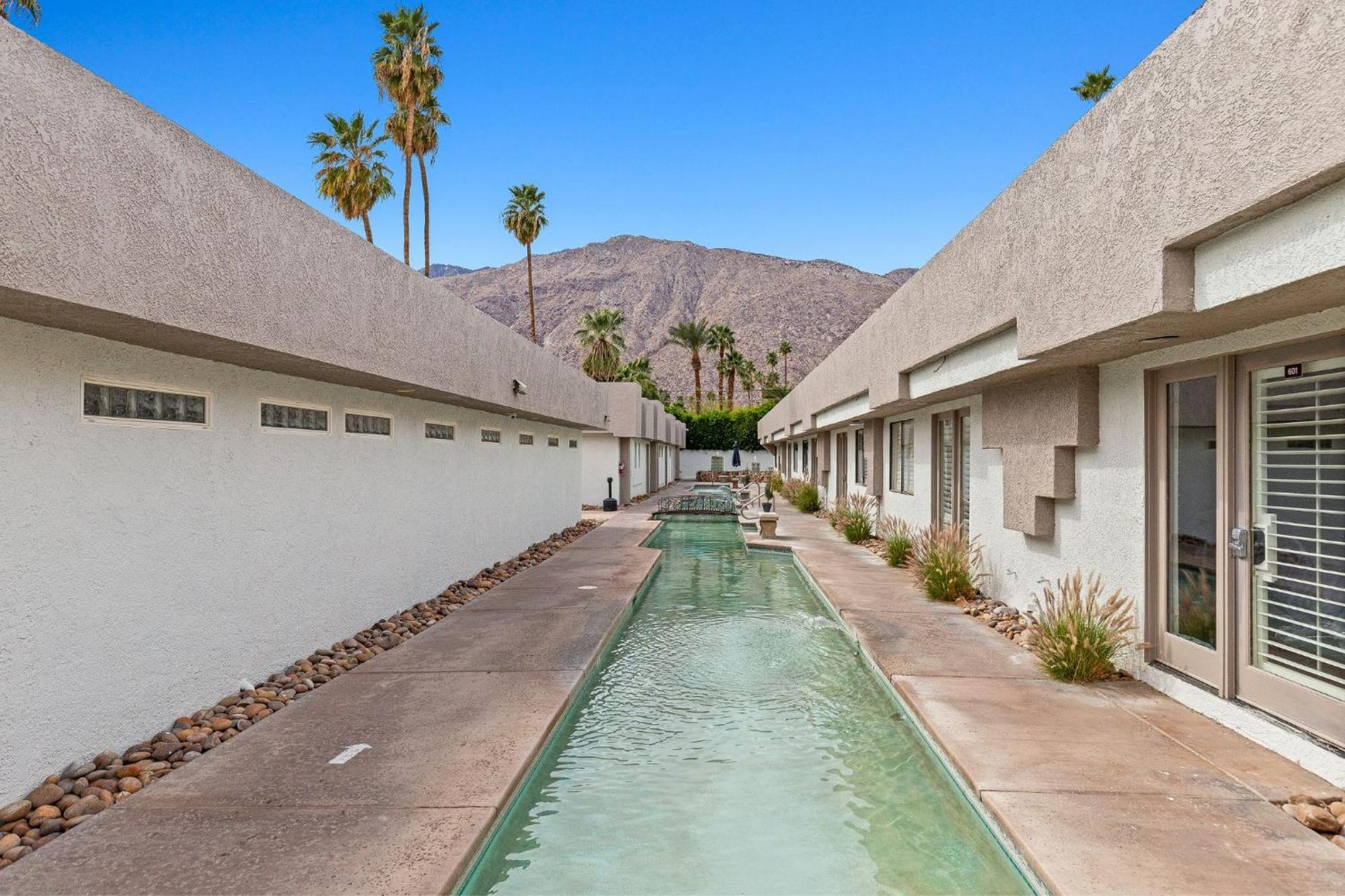 Casa Oliver Hotel & Resort - A Men'S Clothing Optional Resort In Palm Springs Exterior photo