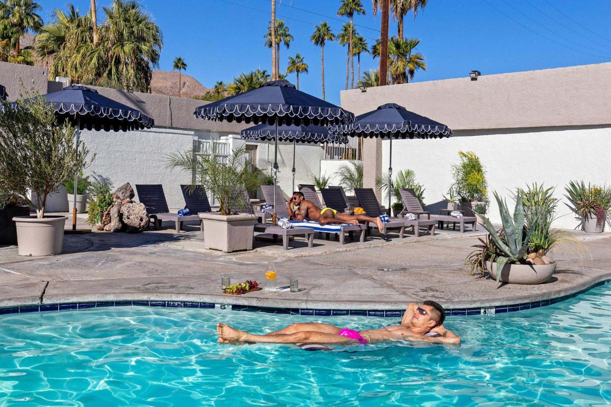 Casa Oliver Hotel & Resort - A Men'S Clothing Optional Resort In Palm Springs Exterior photo