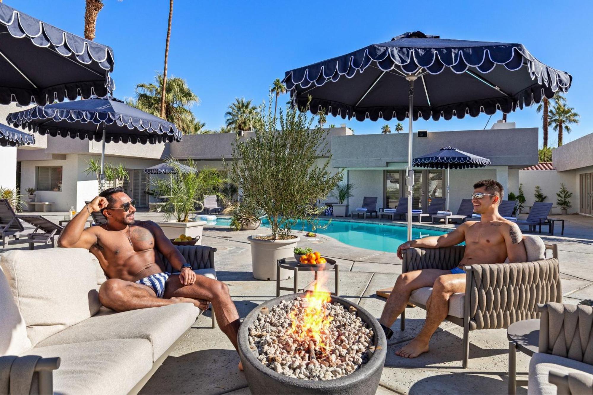 Casa Oliver Hotel & Resort - A Men'S Clothing Optional Resort In Palm Springs Exterior photo