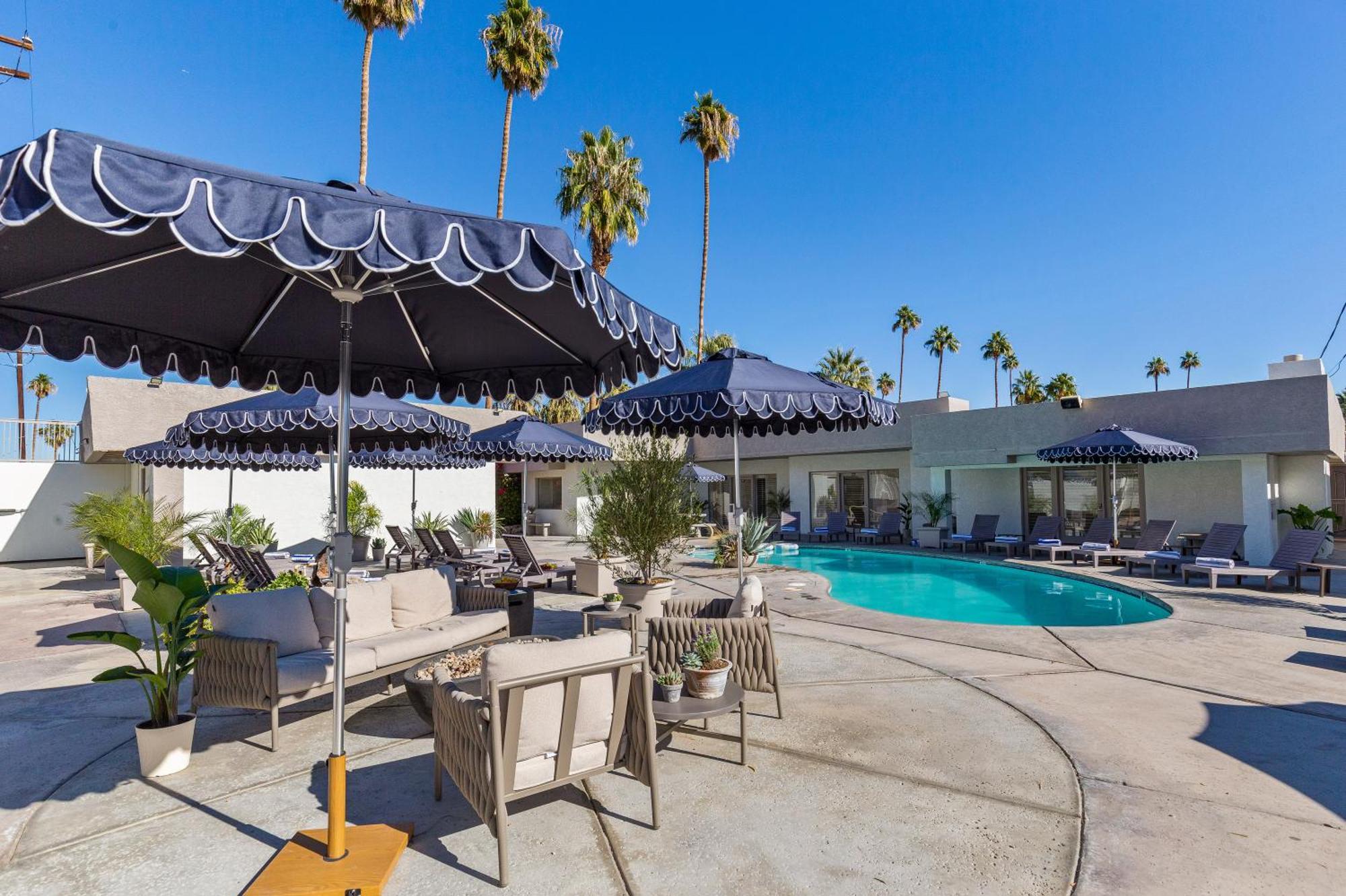 Casa Oliver Hotel & Resort - A Men'S Clothing Optional Resort In Palm Springs Exterior photo